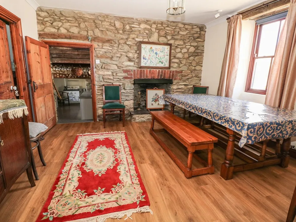 Gwryd Bach Farmhouse