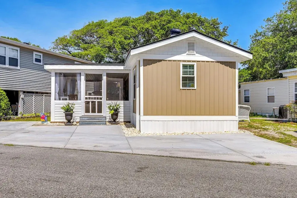 Walk to Ocean: Myrtle Beach Home w/ Screened Porch