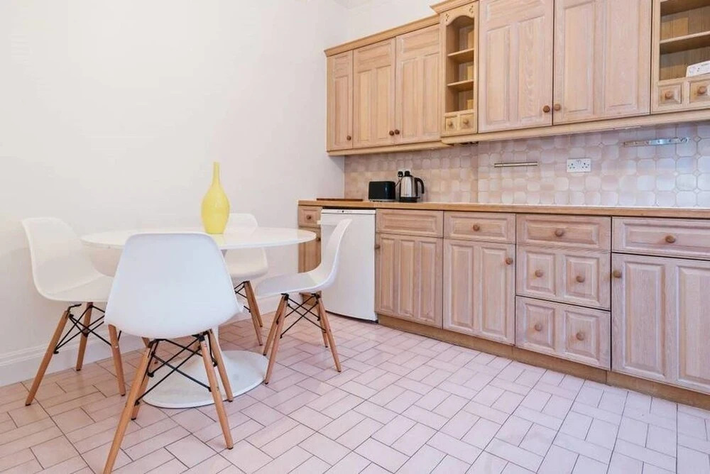 Oxford Circus Luminous Gem, Sleeps 4