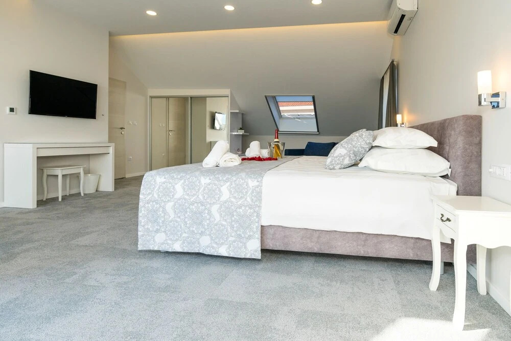 Luxury Beachfront Villa Sea Queen - Kastela