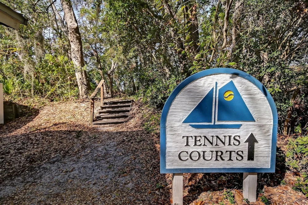 Sunset Bliss: 2BR Condo w/ Pool in Amelia Island