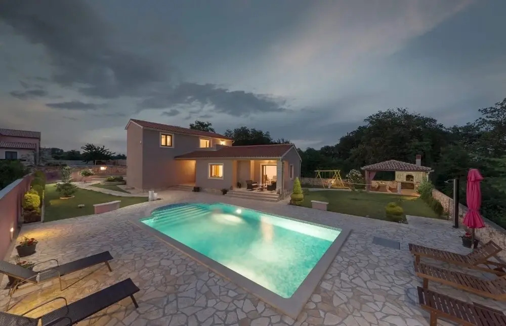 Klo - With Pool - H