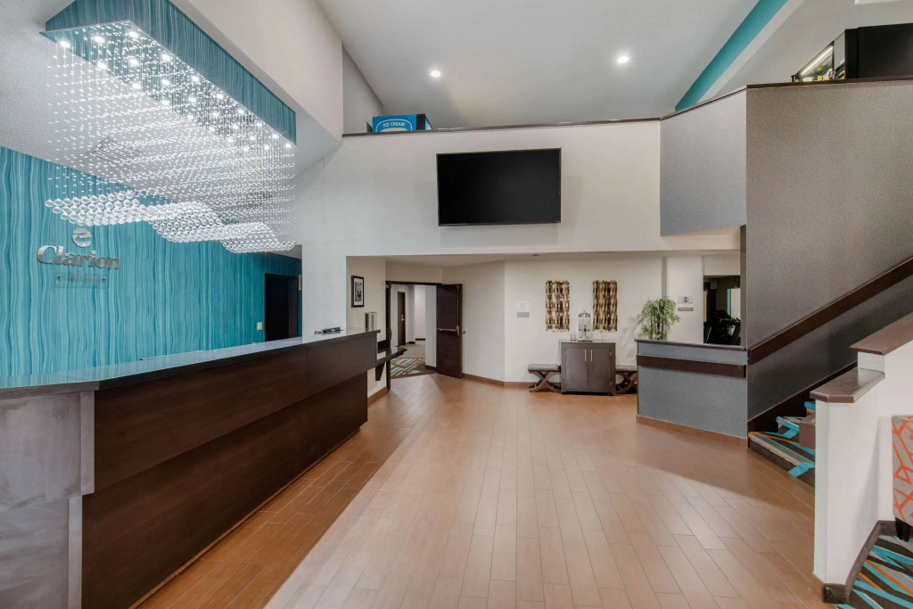 Clarion Inn & Suites DFW North