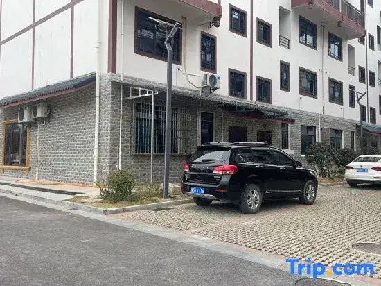 Yaxu Inn (Zhangjiajie Seventy Two Qilou High speed Railway West Station Store）