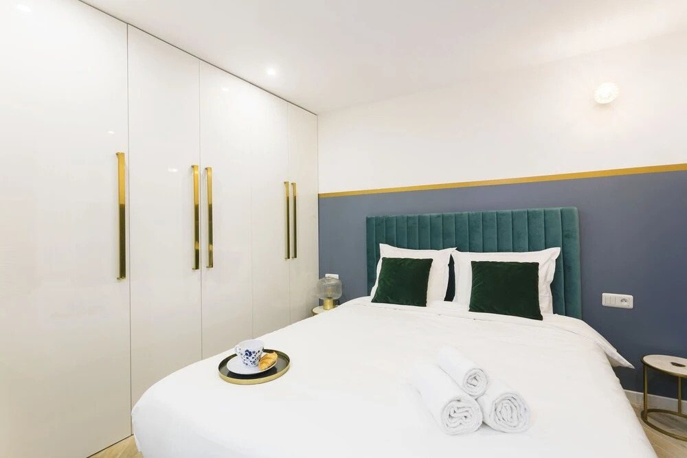 Les Halles - Louvre Private Apartment