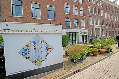 Ground Floor Canal Apartment