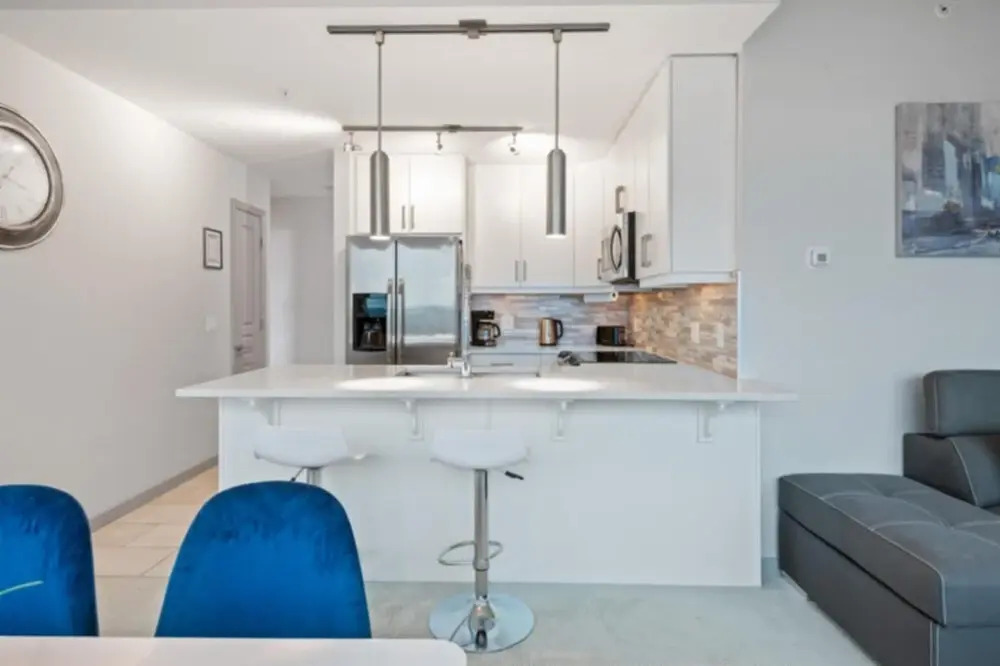 2BR 2BA Stampede and Calgary Tower View Free Park