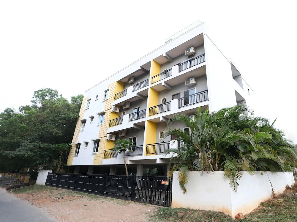 Oyo 24948 Golden Sands