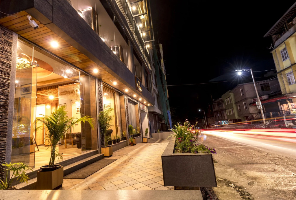 The Regal Hotel & Lounge