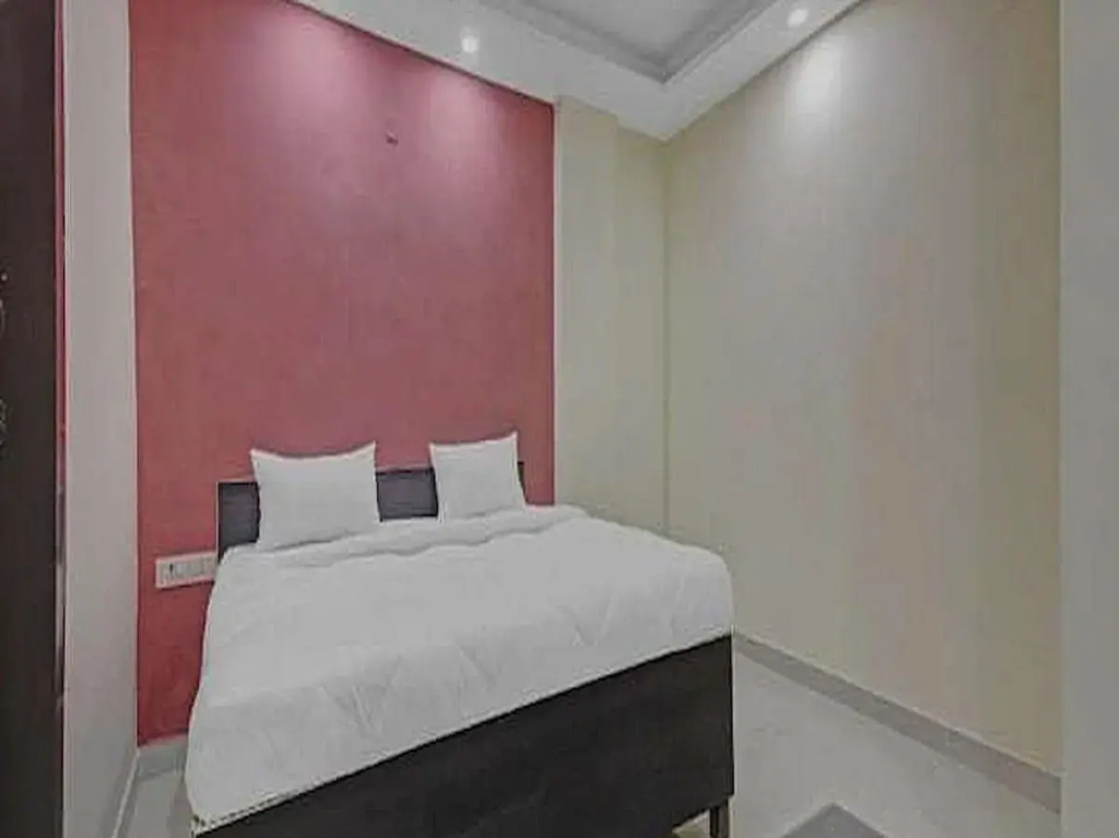 OYO Flagship 70305 Hotel Dg Dwarka Mor