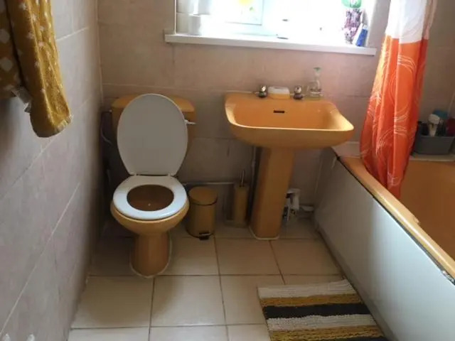 House for 10-11. Close to City and Excel. Free Parking.