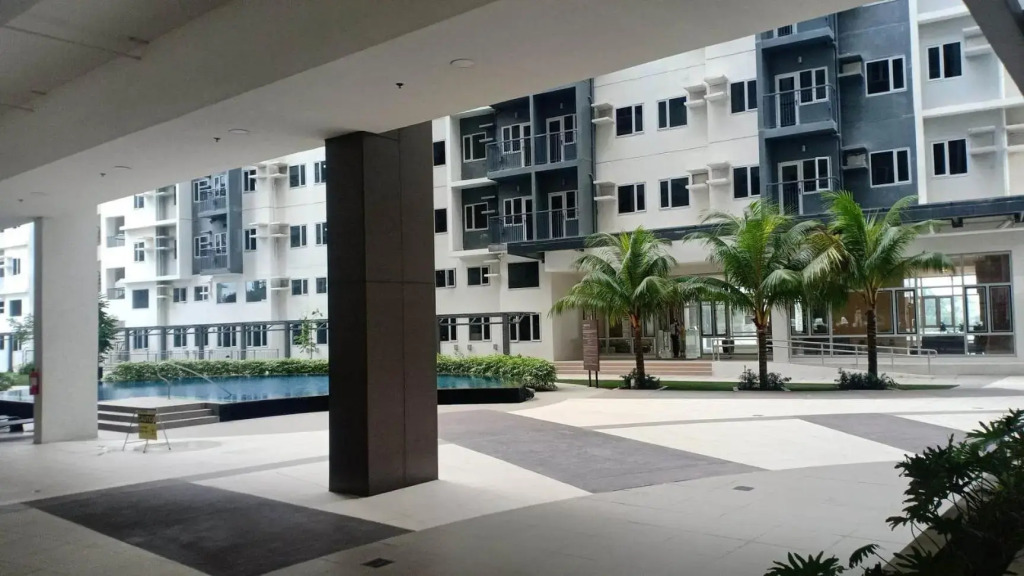 Family freindly 2 bedroom condo at Vine Residences