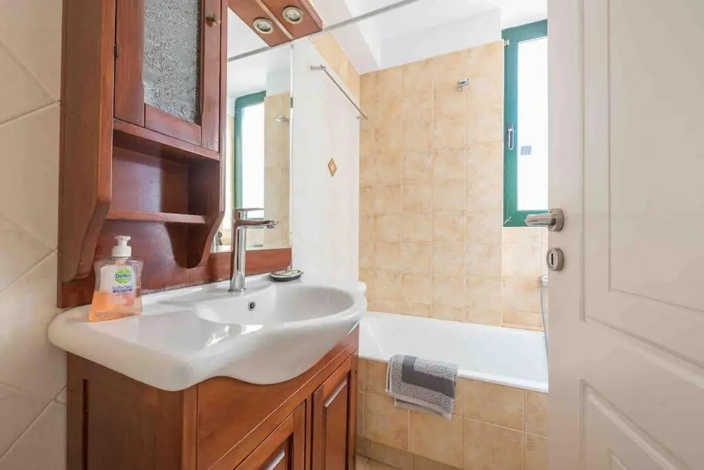 Saronis seaview 2bdr residence 500m from the beach