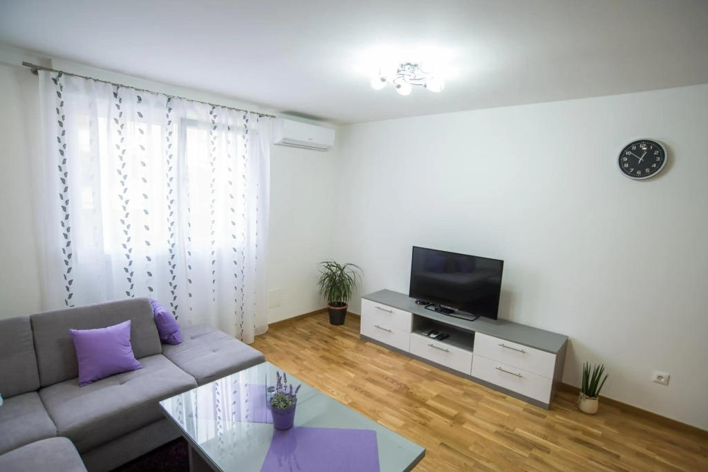 Too Sweet Apartment 1