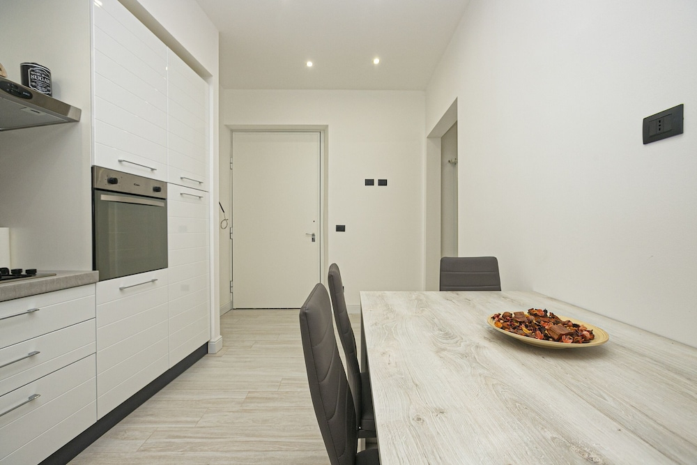 JOIVY Stylish 3-bed flat near the Genoa Aquarium