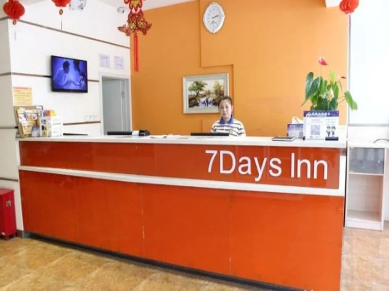 7 Days Inn Zhengzhou Railway Station Central Square Branch
