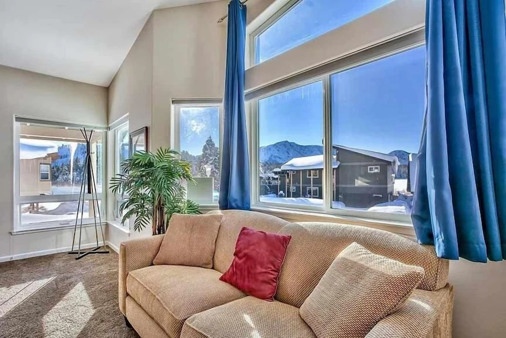 1759 Venice Drive 5 Bedroom Home by RedAwning