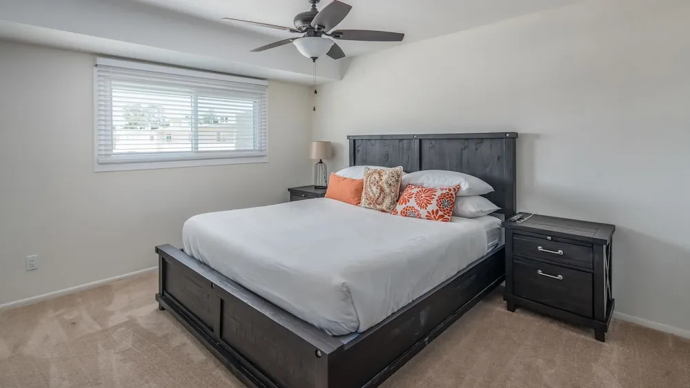 Spacious 4BR Townhouse by WanderJaunt