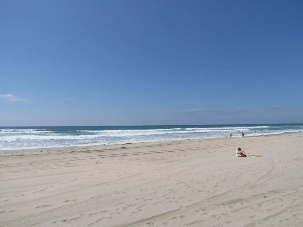 2 Bedroom Townhome 2 Mins. to the Beach