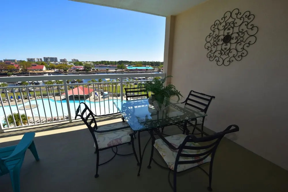 North Tower Apartment 606