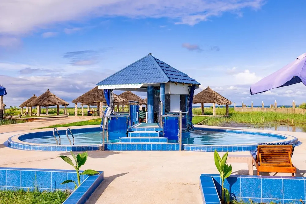 Sea-front Suite - Sleeps 3 - Balcony - Pool