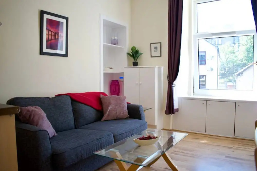 Fantastic 2 Bedroom Holyrood Apartment