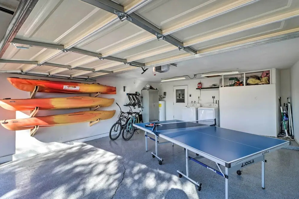 Walk to Riverview Park! Dog-friendly Mesa Retreat