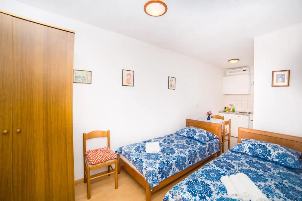 Studio Next to the Beach w Terrace and Parking