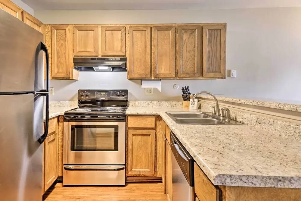 Lakefront Dillon Condo w/ Pool Access: Near Skiing