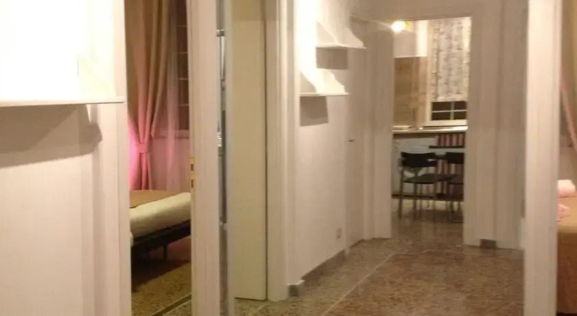 ReRent Rooms - 36 TRIONFALE GUESTHOUSE