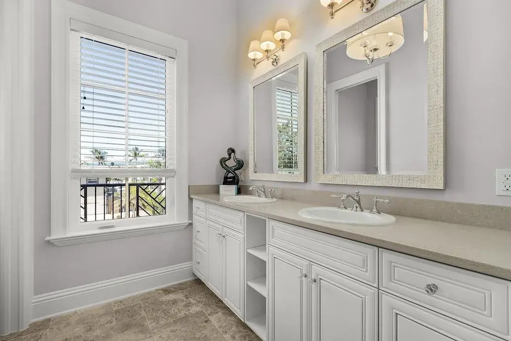 260 Coastal Luxe Retreat: 5bd/4.5ba, Pool & Spa, Water Views 5 Bedroom Home