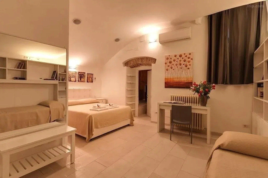 Luxury Navona apartments by Flatinrome