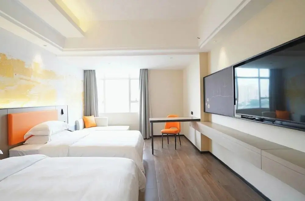 yi xuan hotel - bus station