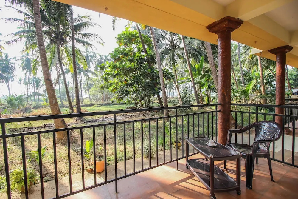 OYO Home 1134 Studio Riverside 1BHK Siolim