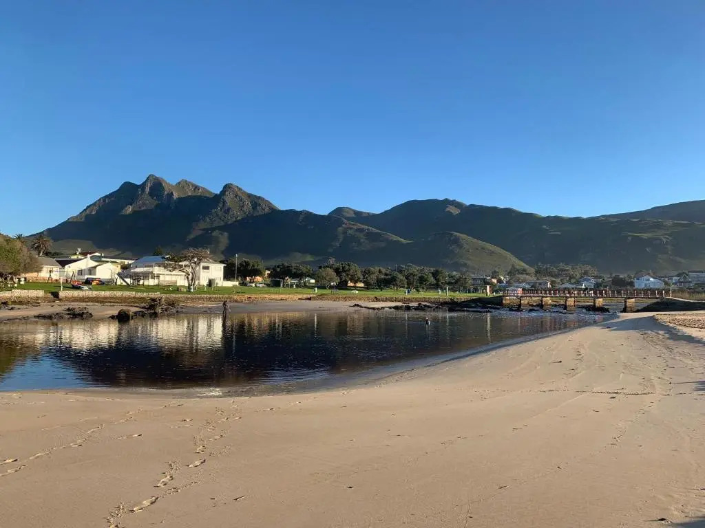 Bungalow by the sea near Cape Town