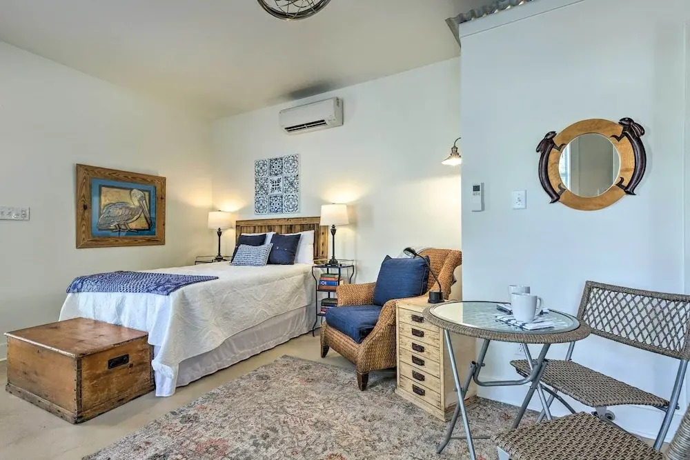 Old Town Getaway, Walk to Shopping, Dining, & Bay!