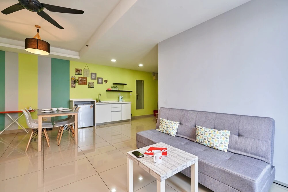 OYO Home 44002 Classic 2br Setia Alam Trefoil.