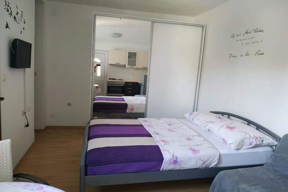 Slamo Apartments