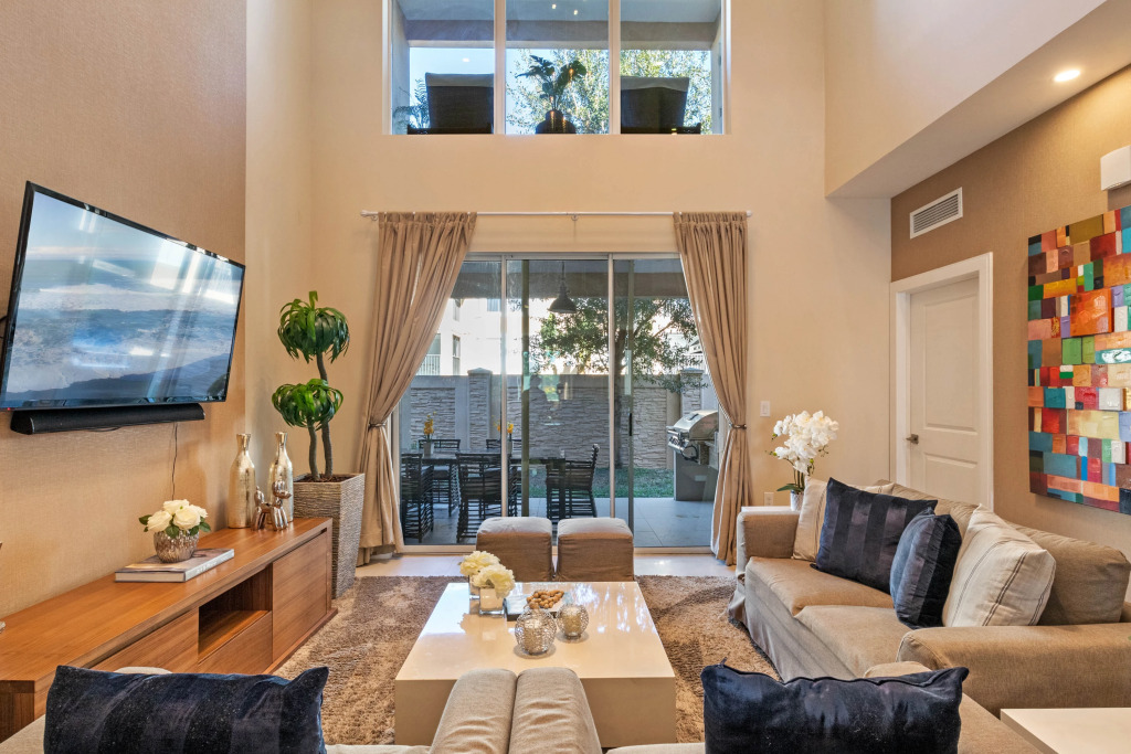 4 Bedrooms 45 Bathrooms Magic Village7603Rd