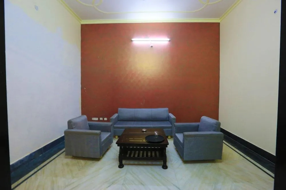 OYO 8681 Hotel Happy Homes