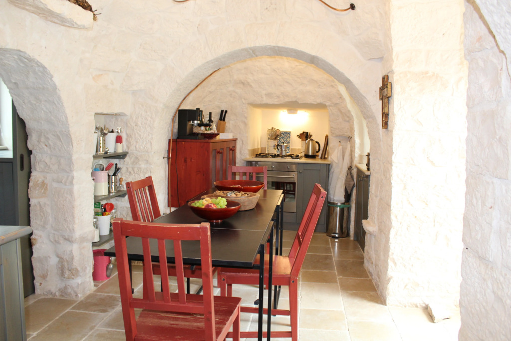 Ostuni,trullo fiabesco con piscina