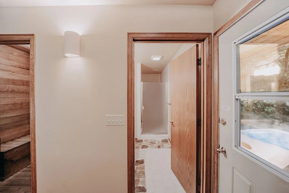29sl - Hot Tub - Sauna - Bbq - Shuffle Board - Sleeps 11 3 Bedroom Home by Redawning
