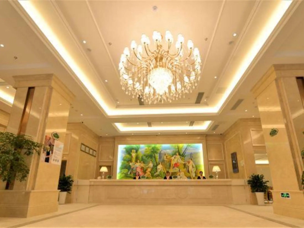 Vienna International Hotel (Luzhou High-speed Railway Station Southwest Trade City)