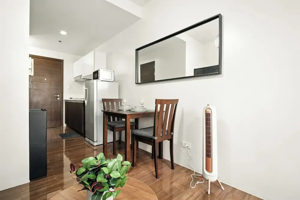 Room-makati Penthouse Studio With City V