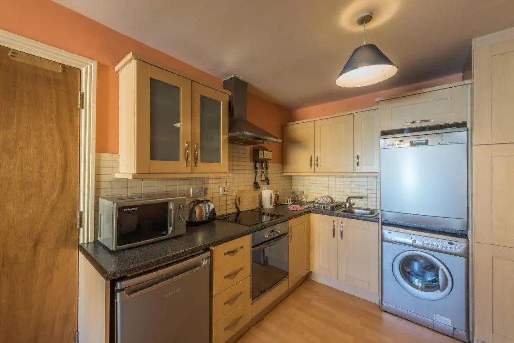 Walshs Apartments , Apt 1