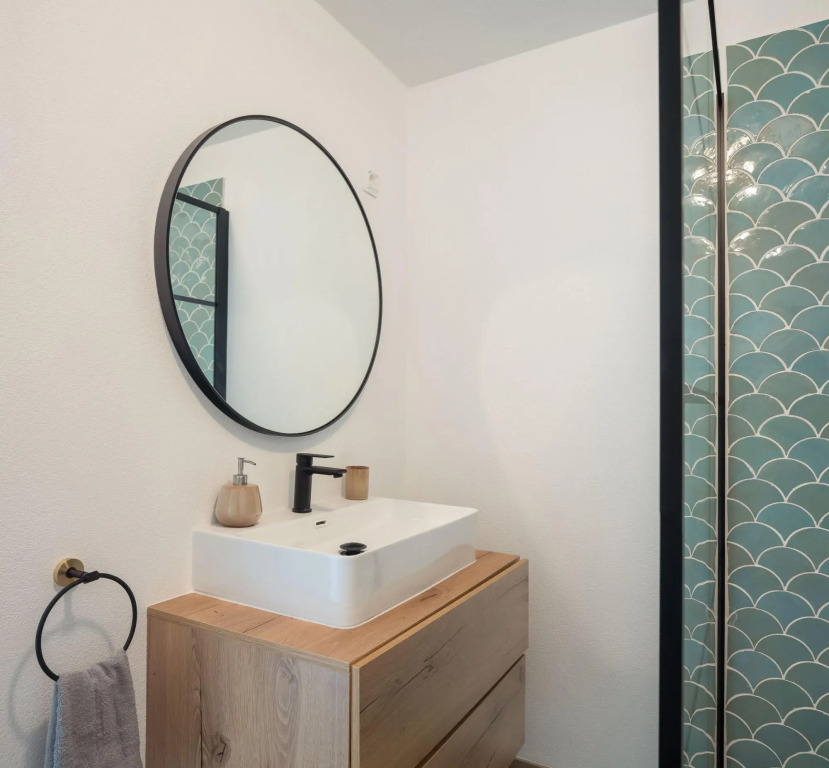 Sina in Splitska with 4 bedrooms and 3 bathrooms