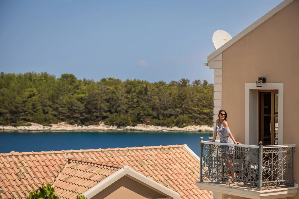 Faros Suites