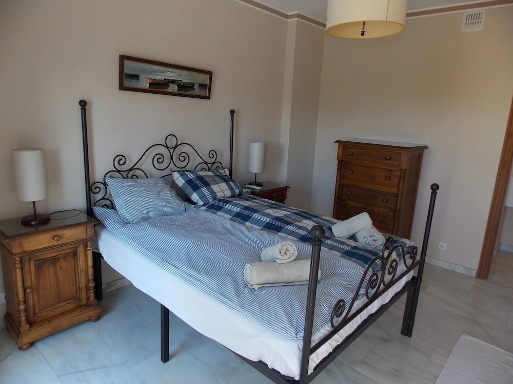 Spacious Townhouse Near Beaches & Golf