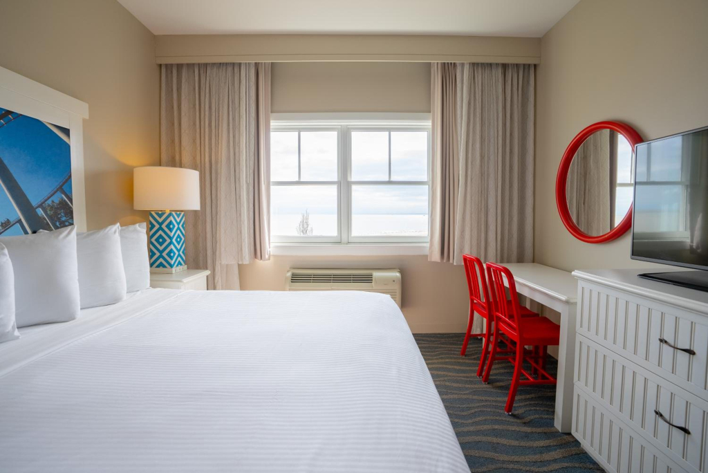Cedar Point Hotel Breakers
