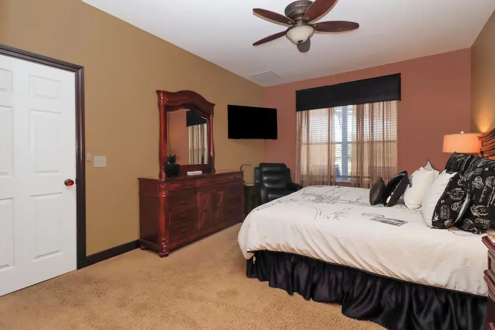 7 Bedrooms Perfect For Large Families Or Groups!